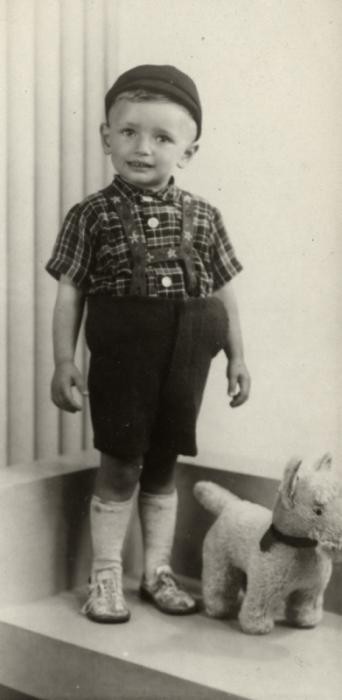 Studio portrait of Jankl Zuckerkandel